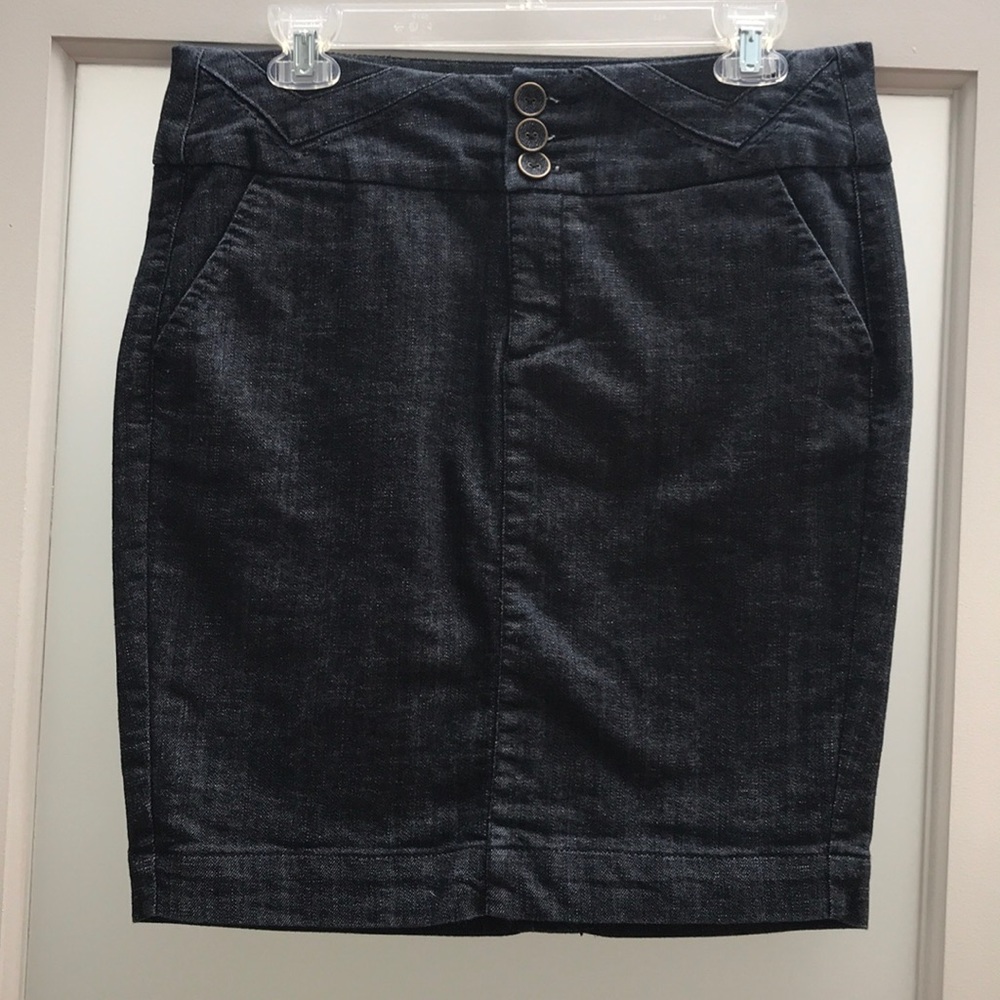Versatile, dark blue stretch denim mini